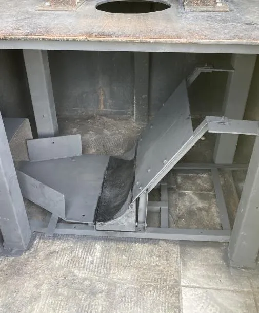 Flame diverter beneath the engine cage